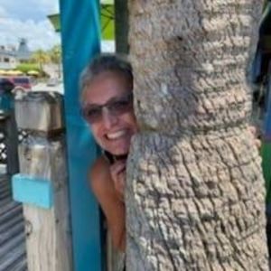 Meet your Posher, Suzanne